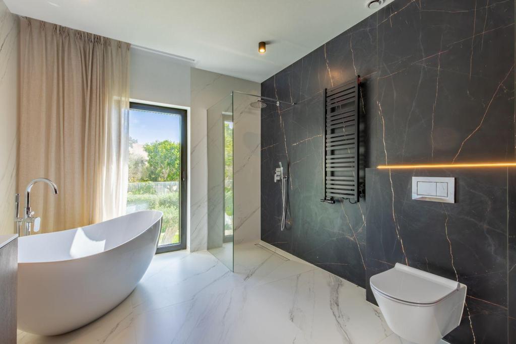5 bed villas in Moraira