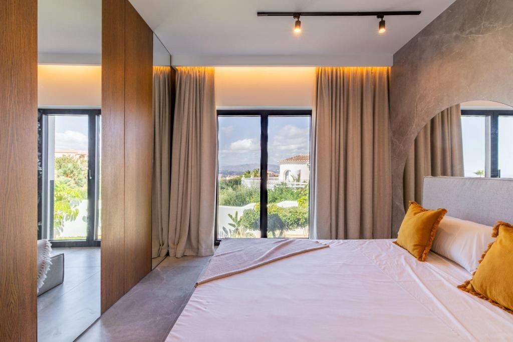 5 bed villas in Moraira