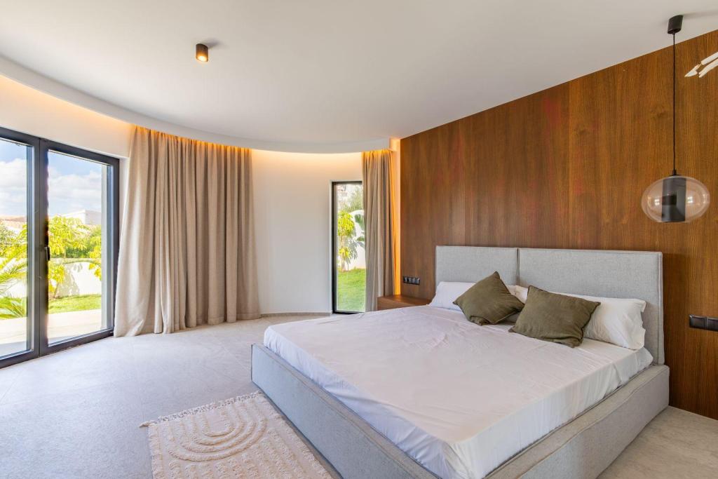 5 bed villas in Moraira