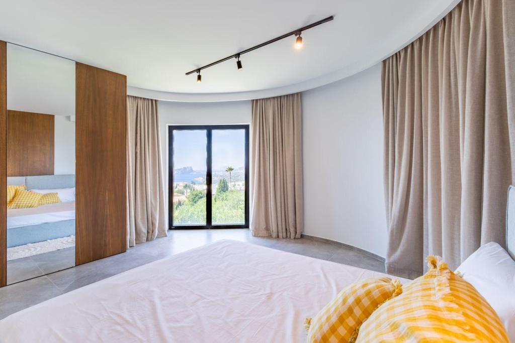5 bed villas in Moraira