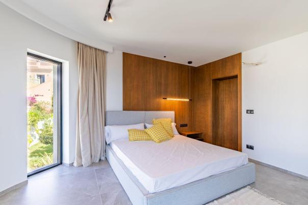 5 bed villas in Moraira