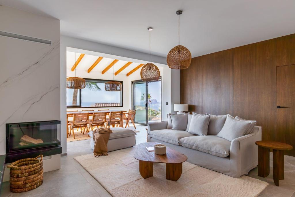 5 bed villas in Moraira