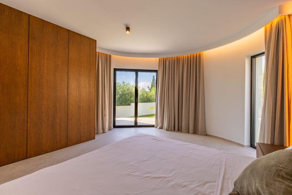 5 bed villas in Moraira