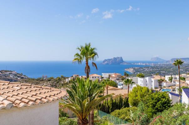 5 bed villas in Moraira