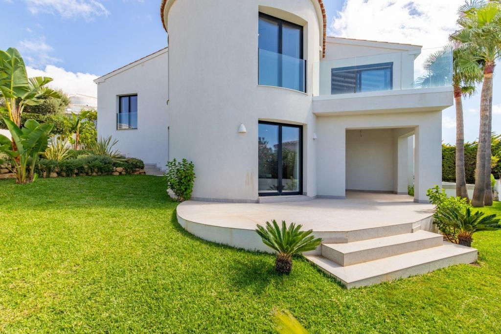 5 bed villas in Moraira