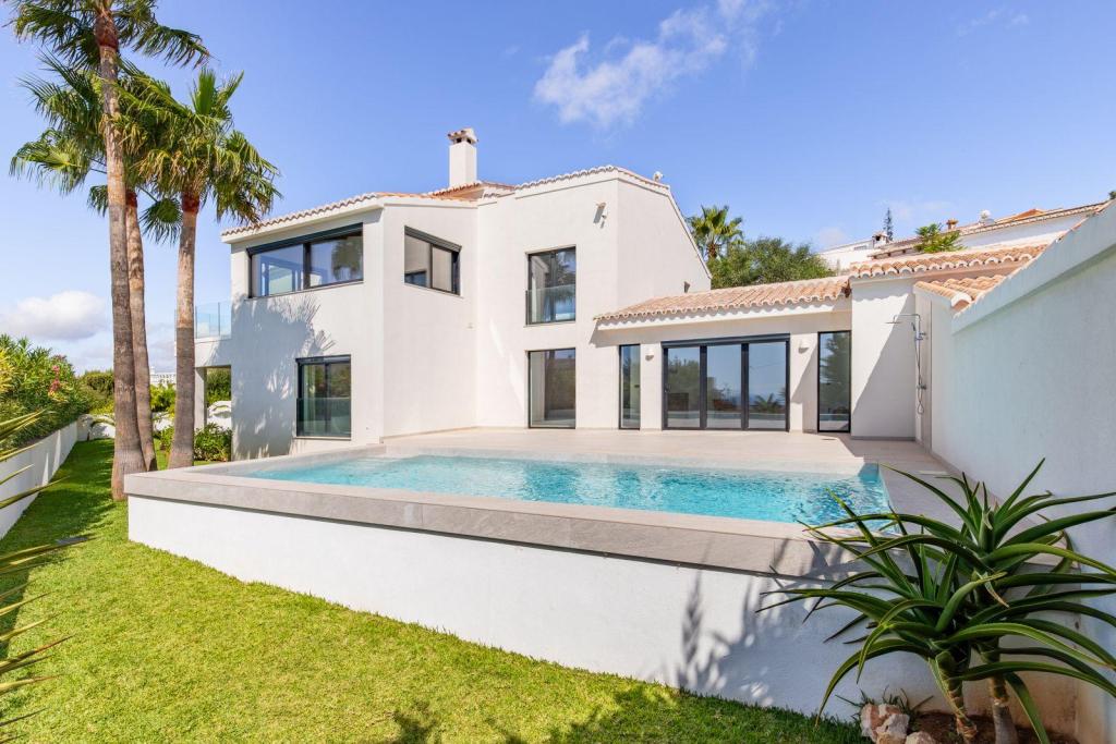 5 bed villas in Moraira