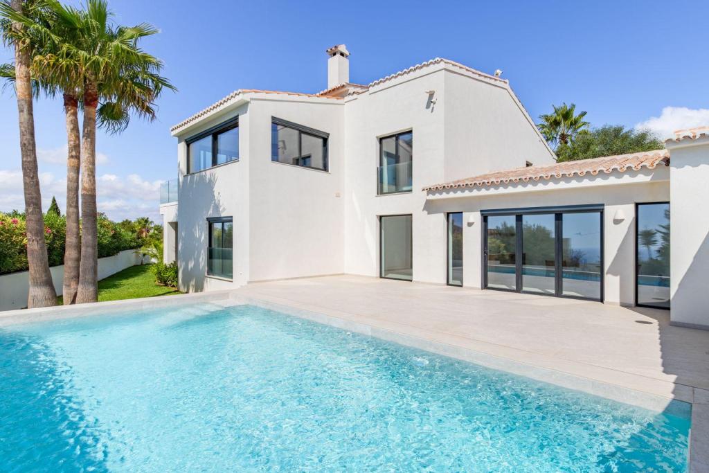5 bed villas in Moraira