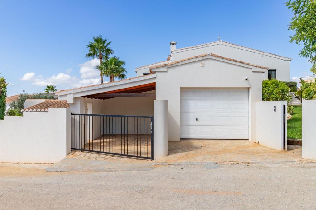 5 bed villas in Moraira