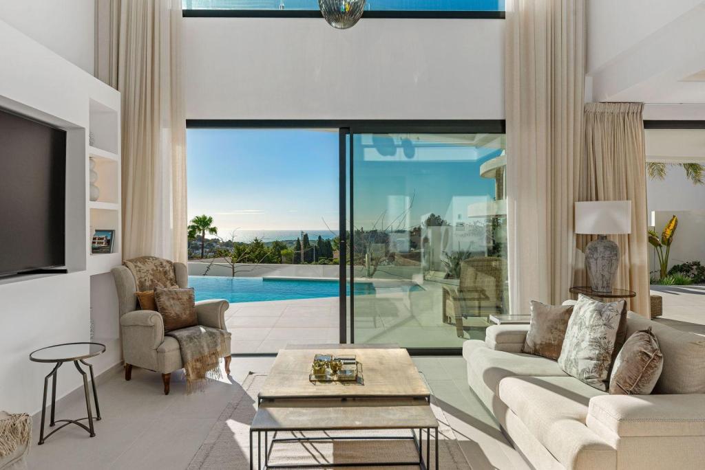 5 bed villas in Moraira