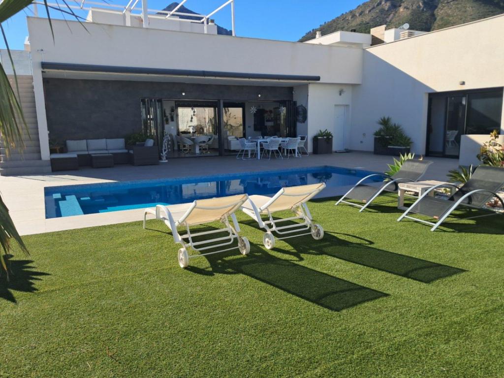 5 bed villa in Polop