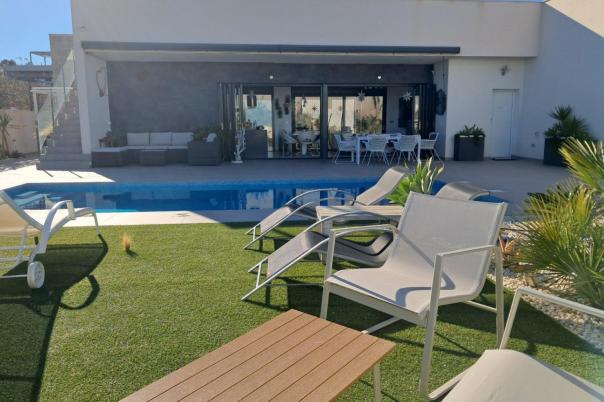 5 bed villa in Polop