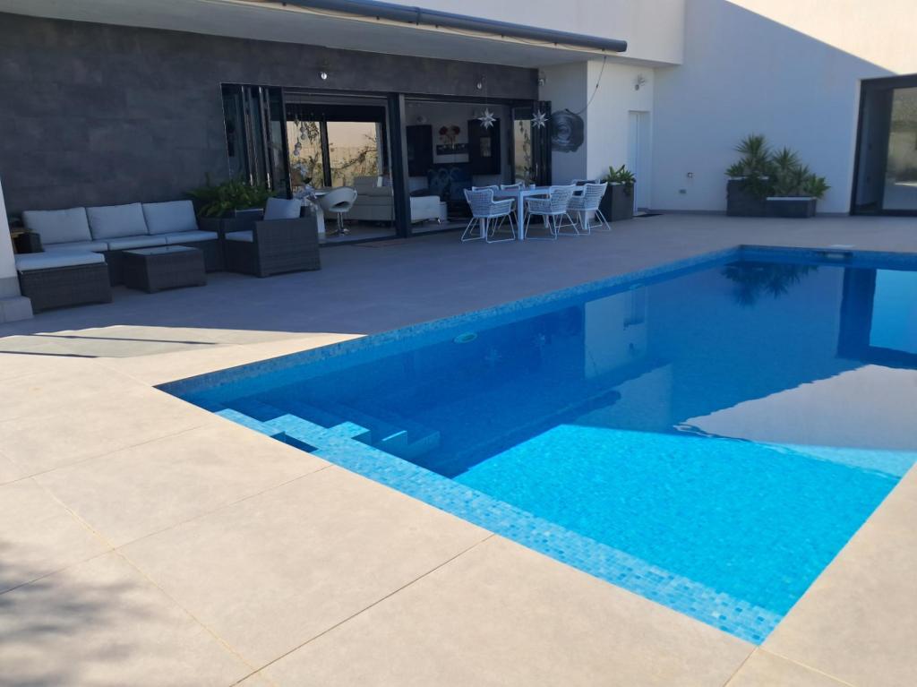 5 bed villa in Polop