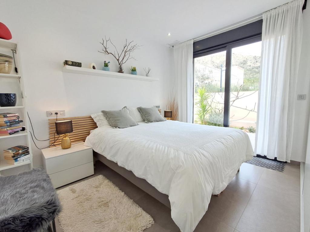 5 bed villa in Polop