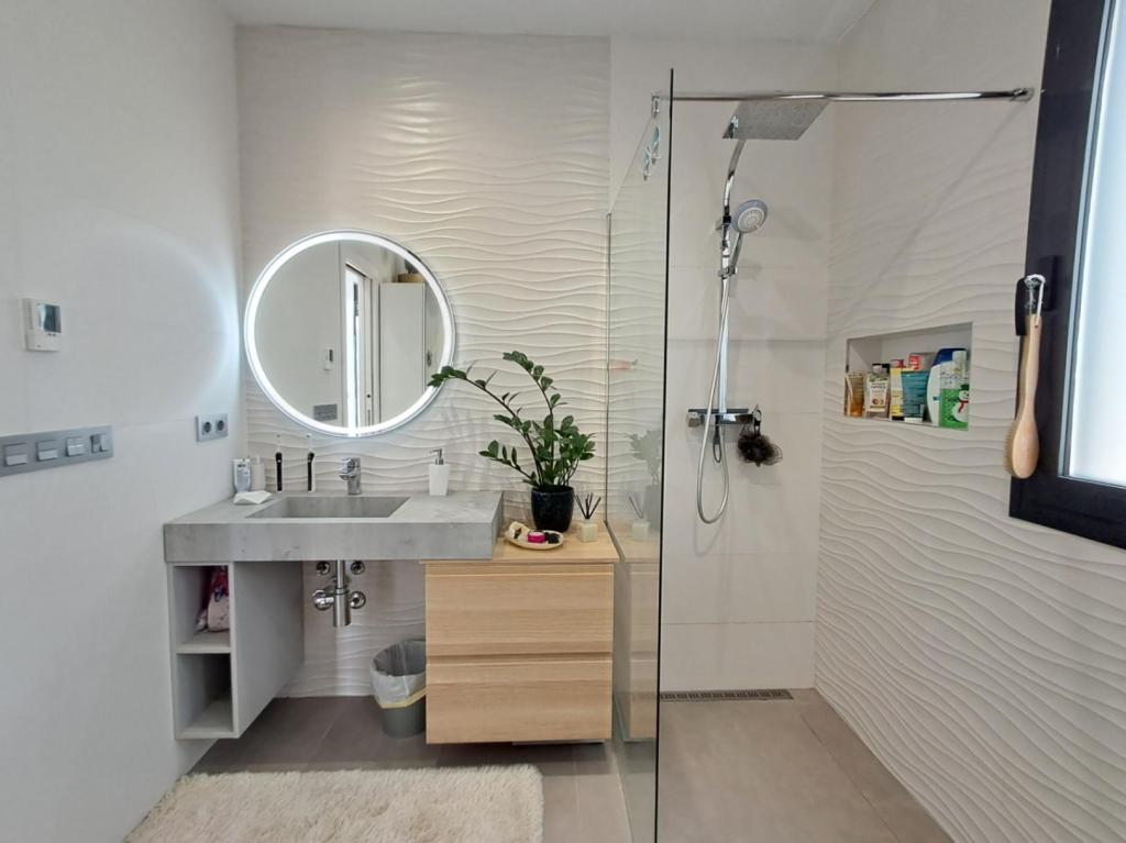 5 bed villa in Polop