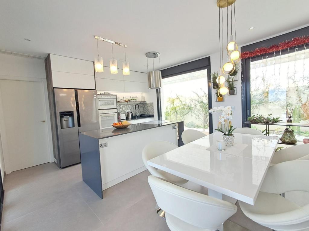 5 bed villa in Polop