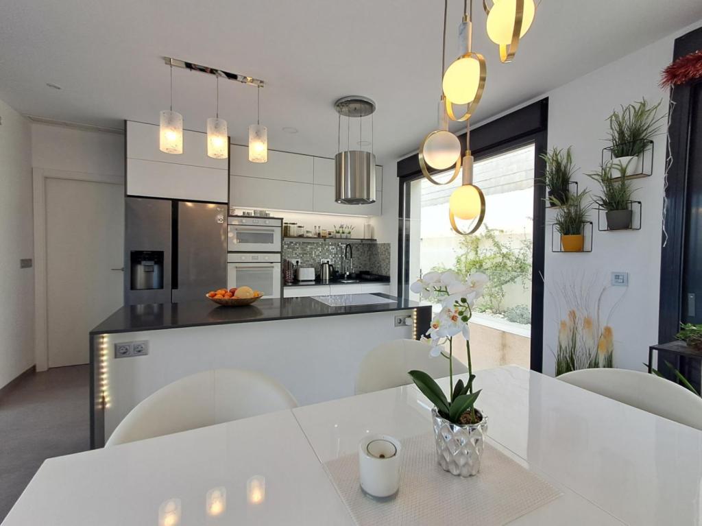 5 bed villa in Polop