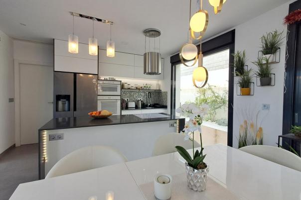 5 bed villa in Polop