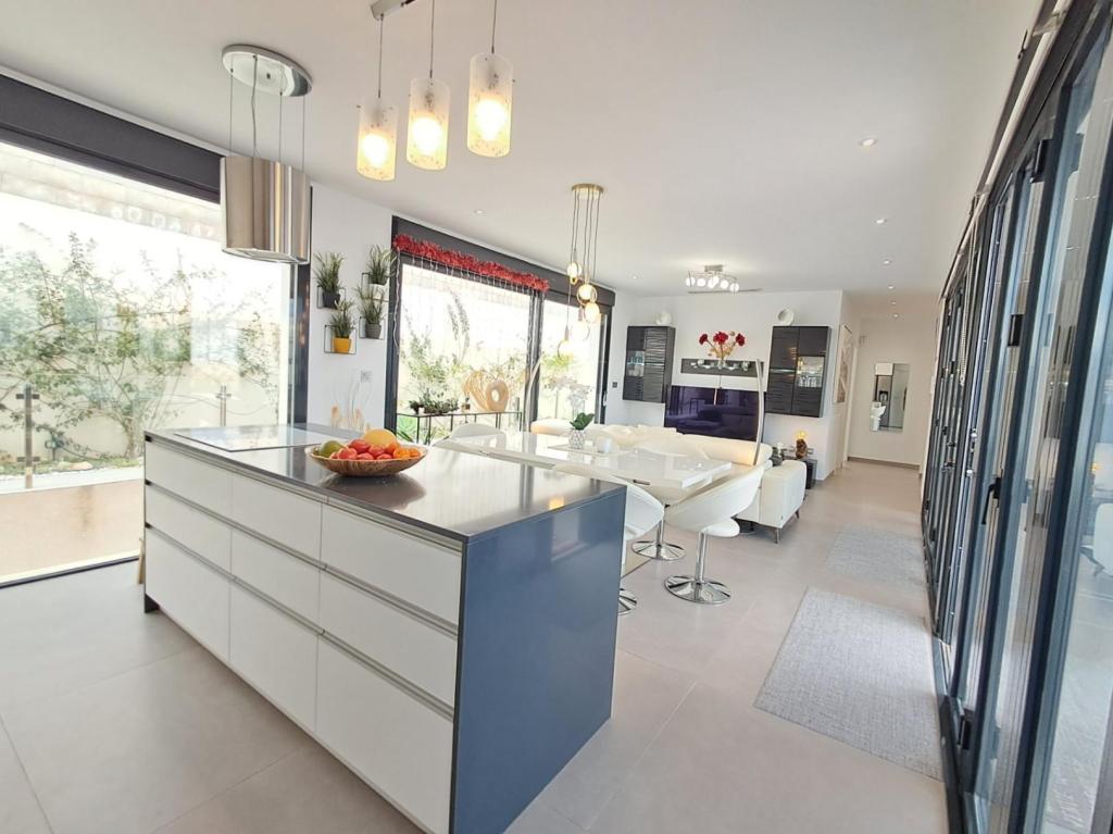 5 bed villa in Polop