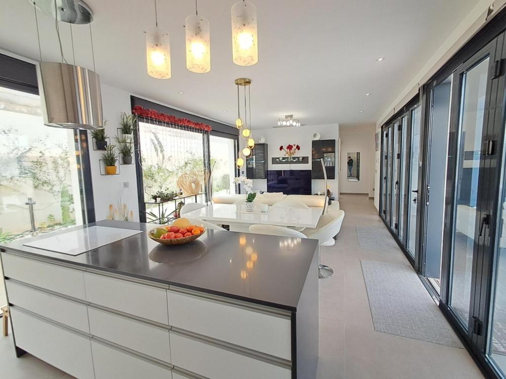 5 bed villa in Polop