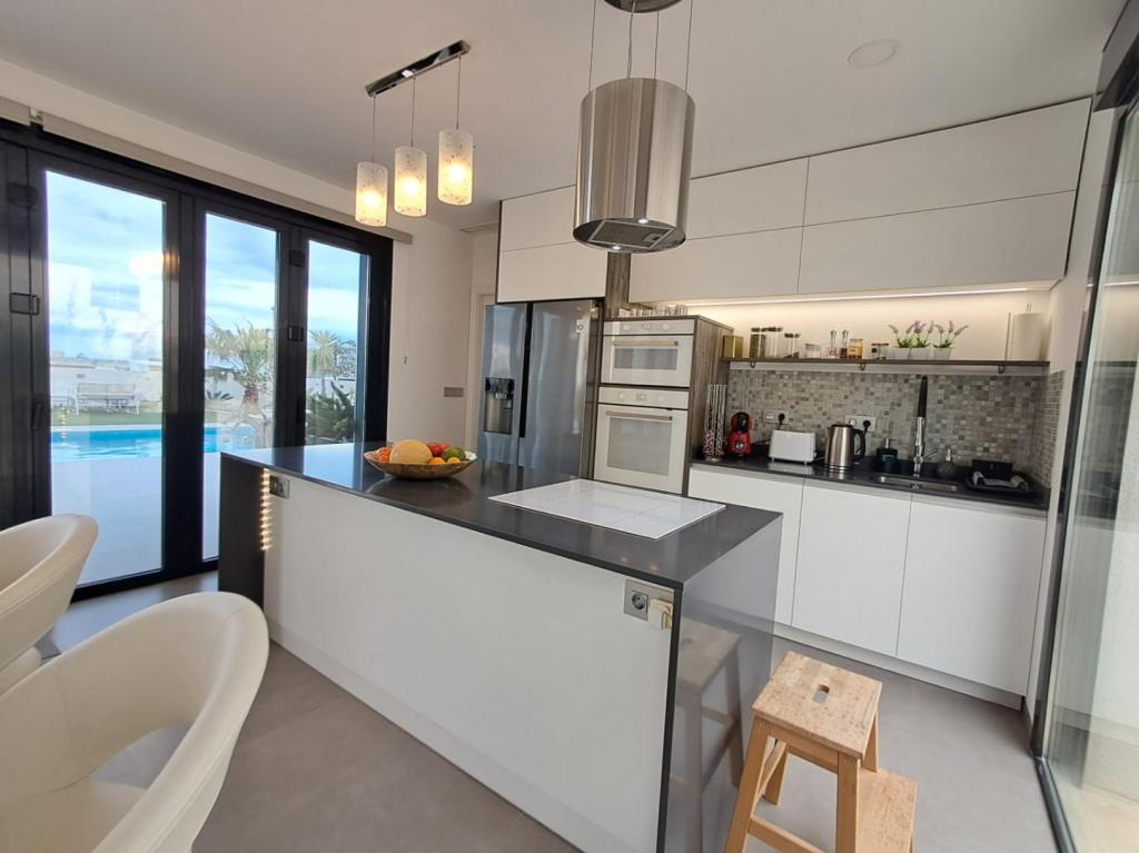 5 bed villa in Polop