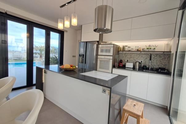 5 bed villa in Polop