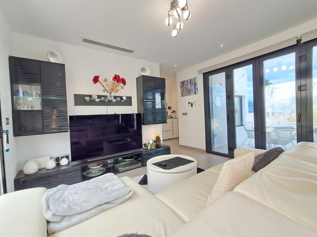 5 bed villa in Polop
