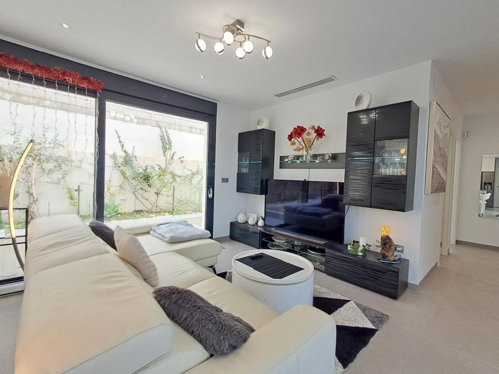 5 bed villa in Polop