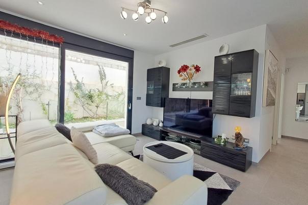 5 bed villa in Polop