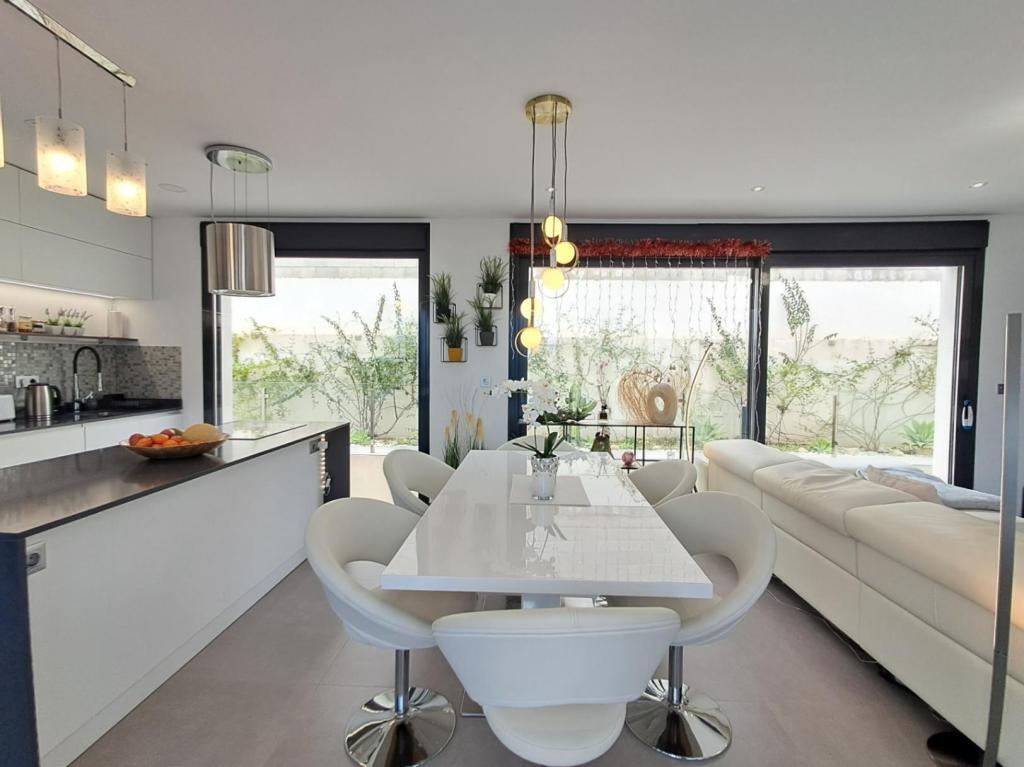 5 bed villa in Polop