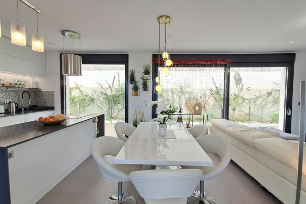 5 bed villa in Polop