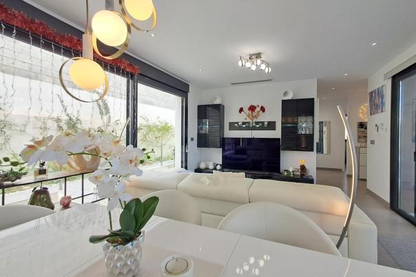 5 bed villa in Polop