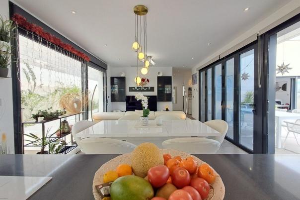 5 bed villa in Polop
