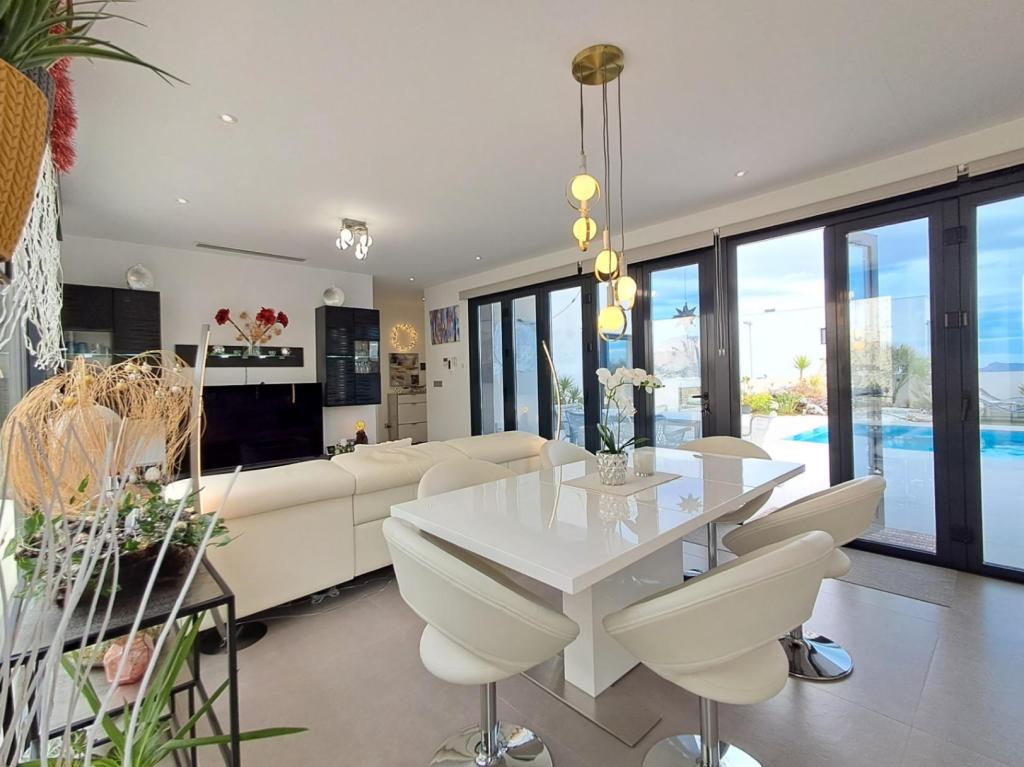 5 bed villa in Polop