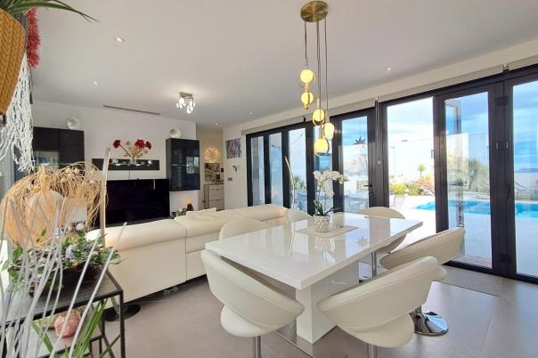 5 bed villa in Polop