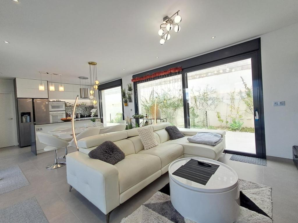 5 bed villa in Polop