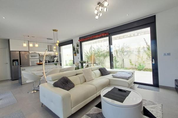 5 bed villa in Polop