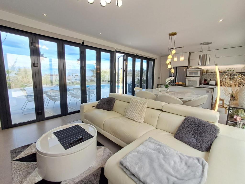 5 bed villa in Polop