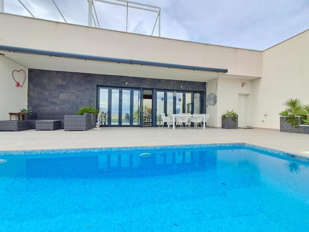 5 bed villa in Polop