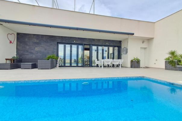 5 bed villa in Polop