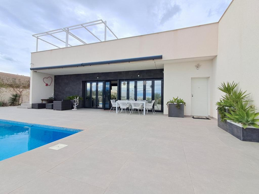 5 bed villa in Polop