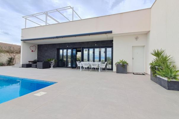 5 bed villa in Polop