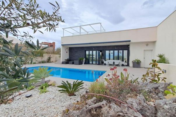 5 bed villa in Polop
