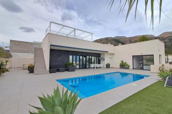 5 bed villa in Polop