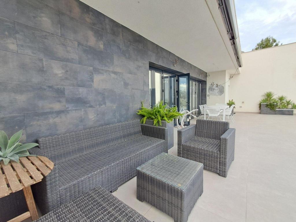 5 bed villa in Polop