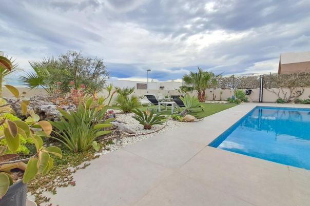 5 bed villa in Polop