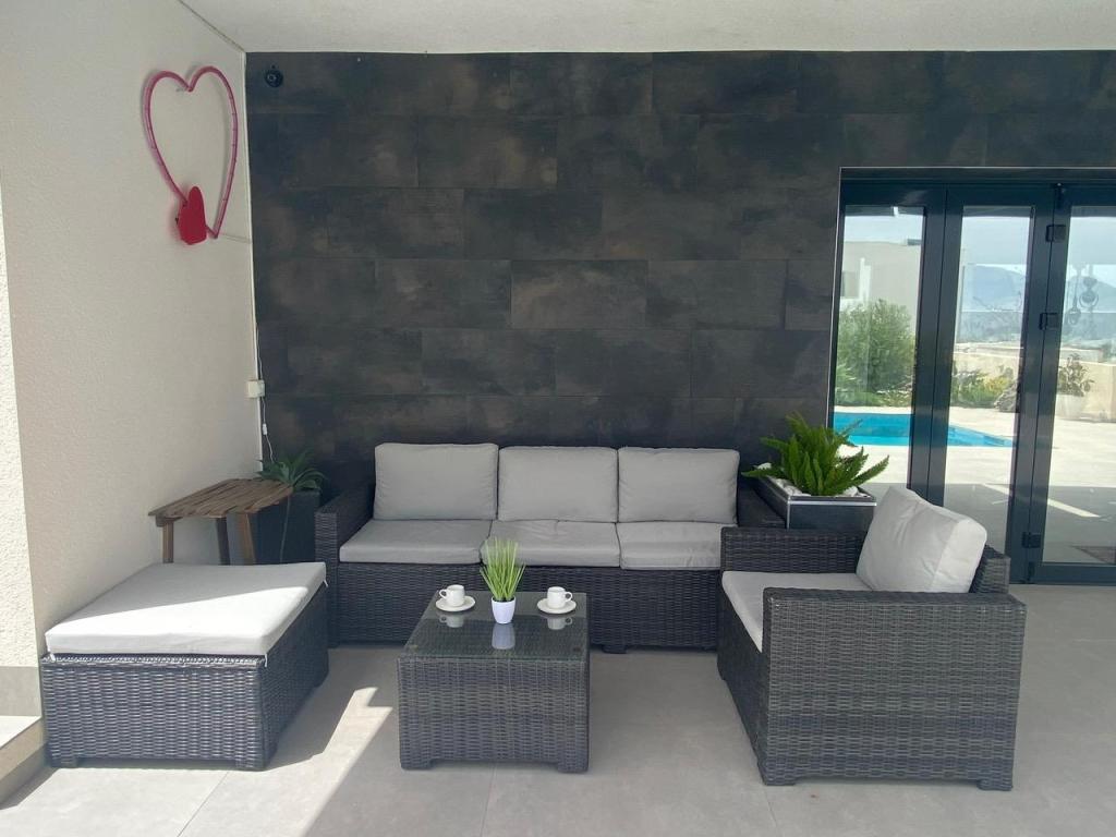 5 bed villa in Polop