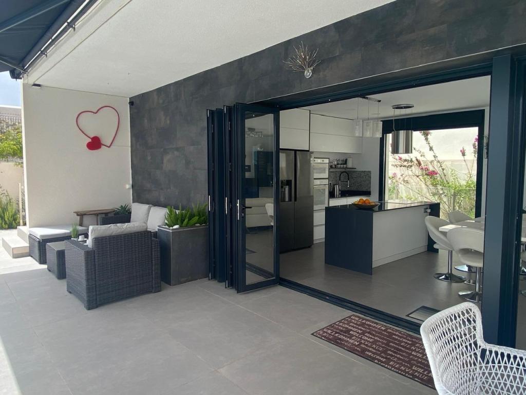 5 bed villa in Polop