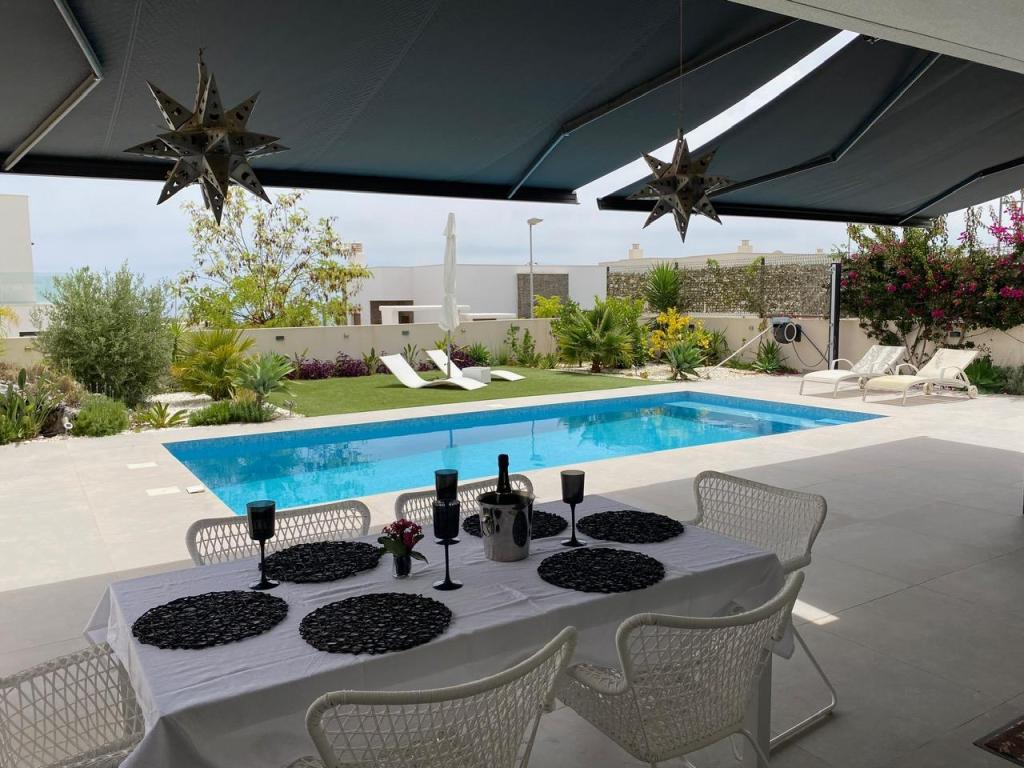 5 bed villa in Polop