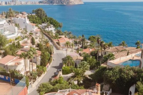 5 bed villas in Calpe / Calp
