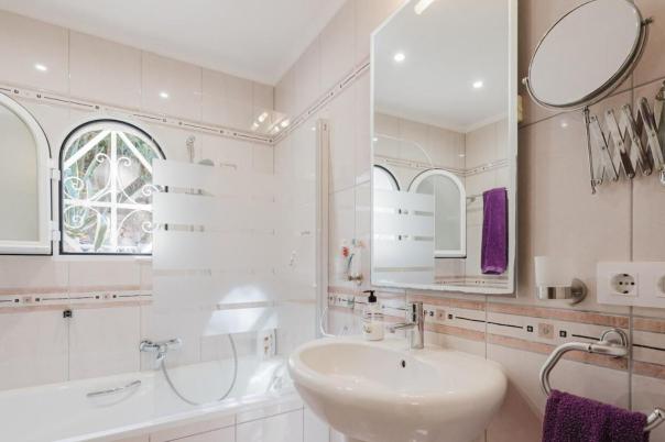 5 bed villas in Calpe / Calp